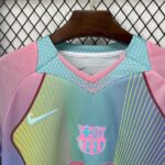camiseta-barcelona-edicion-karol-g-celeste-2025-2026-cuello