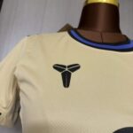 camiseta-fc-barcelona-segunda-equipacion-mujer-2025-2026-lateral camiseta-fc-barcelona-segunda-equipacion-mujer-2025-2026-lateral
