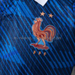 camiseta-francia-primera-equipacion-version-jugador-mundial-2026-escudo