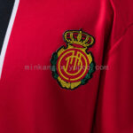 conjunto-niño-rcd-mallorca-primera-equipacion-2025-2026-escudo