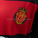 conjunto-niño-rcd-mallorca-tercera-equipacion-2025-2026-escudo