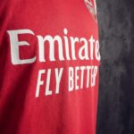 camiseta-arsenal-primera-equipacion-retro-2021-2022-pecho