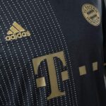 camiseta-bayern-munich-segunda-equipacion-retro-2021-2022-pecho-2