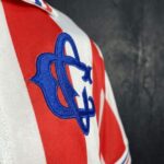 camiseta-chivas-retro-110-aniversario-rojo-2016-2017-escudo