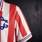 camiseta-chivas-retro-110-aniversario-rojo-2016-2017-puño