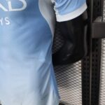 camiseta-manchester-city-primera-equipacion-version-jugador-2026-2027-lateral camiseta-manchester-city-primera-equipacion-version-jugador-2026-2027-lateral