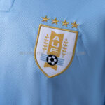 camiseta-uruguay-primera-equipacion-mundial-2026-escudo
