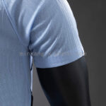 camiseta-uruguay-primera-equipacion-version-jugador-mundial-2026-puño camiseta-uruguay-primera-equipacion-version-jugador-mundial-2026-puño
