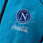 cortaviento-napoli-sky-blue-2025-2026-escudo cortaviento-napoli-sky-blue-2025-2026-escudo