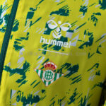 cortaviento-real-betis-reversible-2025-2026-escudo