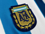 camiseta-argentina-primera-equipacion-retro-1986-escudo