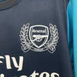 camiseta-arsenal-retro-segunda-equipacion-2011-2012-escudo
