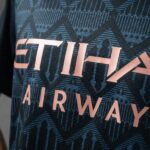 camiseta-manchester-city-segunda-equipacion-retro-2020-2021-pecho-1