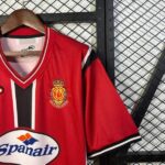 camiseta-rcd-mallorca-primera-equipacion-retro-2001-2002-puño