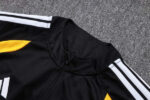 chandal-alemania-negro-rojo-cremallera-baja-2026-2027-cuello chandal-alemania-negro-rojo-cremallera-baja-2026-2027-cuello