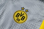 chandal-borussia-dortmund-cremallera-baja-2025-2026-escudo chandal-borussia-dortmund-cremallera-baja-2025-2026-escudo