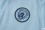 chandal-manchester-city-cremallera-baja-celeste-2025-2026-escudo