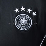 camiseta-alemania-polo-negro-2025-2026-escudo