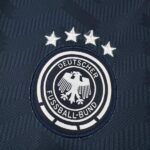 camiseta-alemania-segunda-equipacion-manga-larga-mundial-2026-escudo
