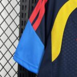 camiseta-colombia-pre-match-mundial-2026-puño