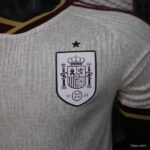camiseta-españa-segunda-equipacion-version-jugador-mundial-2026-escudo