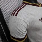 camiseta-españa-segunda-equipacion-version-jugador-mundial-2026-puño