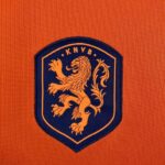 camiseta-holanda-primera-equipacion-mundial-2026-escudo