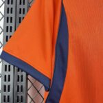 camiseta-holanda-primera-equipacion-mundial-2026-puño