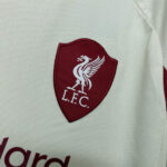 camiseta-liverpool-segunda-equipacion-manga-larga-2025-2026-escudo