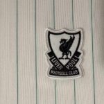 camiseta-liverpool-terrace-icons-2025-2026-escudo