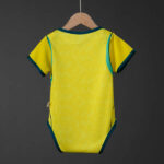 body-de-bebe-brasil-primera-equipacion-2026-2027-parte-trasera body-de-bebe-brasil-primera-equipacion-2026-2027-parte-trasera