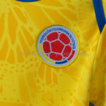 body-de-bebe-colombia-primera-equipacion-2026-2027-escudo