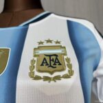 camiseta-argentina-primera-equipacion-mujer-mundial-2026-escudo