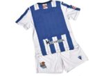 conjunto-niño-real-sociedad-primera-equipacion-2025-2026-parte-trasera conjunto-niño-real-sociedad-primera-equipacion-2025-2026-parte-trasera