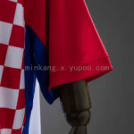 camiseta-croacia-primera-equipacion-mundial-2026-puño camiseta-croacia-primera-equipacion-mundial-2026-puño