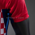 camiseta-croacia-primera-equipacion-version-jugador-mundial-2026-puño camiseta-croacia-primera-equipacion-version-jugador-mundial-2026-puño