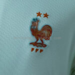 camiseta-francia-segunda-equipacion-mundial-2026-escudo