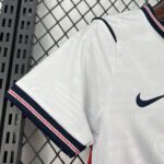 conjunto-niño-inglaterra-primera-equipacion-mundial-2026-puño conjunto-niño-inglaterra-primera-equipacion-mundial-2026-puño