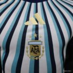 camiseta-argentina-calentamiento-version-jugador-mundial-2026-escudo camiseta-argentina-calentamiento-version-jugador-mundial-2026-escudo