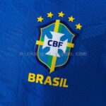 camiseta-brasil-version-jugador-azul-2026-escudo