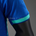camiseta-brasil-version-jugador-azul-2026-puño