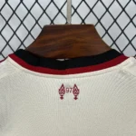 camiseta-liverpool-segunda-equipacion-2025-2026-cuello-trasero
