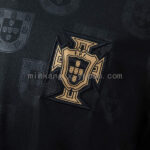 camiseta-portugal-edicion-especial-pantera-negra-2026-escudo