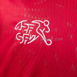 camiseta-suiza-primera-equipacion-mundial-2026-escudo-2