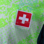 camiseta-suiza-segunda-equipacion-mundial-2026-escudo