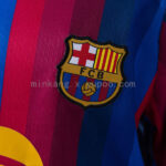 conjunto-niño-fc-barcelona-primera-equipacion-2026-2027-escudo