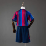 conjunto-niño-fc-barcelona-primera-equipacion-2026-2027-parte-trasera