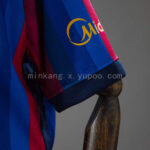 conjunto-niño-fc-barcelona-primera-equipacion-2026-2027-puño