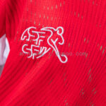 conjunto-niño-suiza-primera-equipacion-mundial-2026-escudo-2
