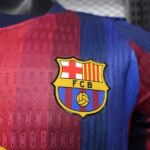 camiseta-barcelona-primera-equipacion-version-jugador-manga-larga-2026-2027-escudo